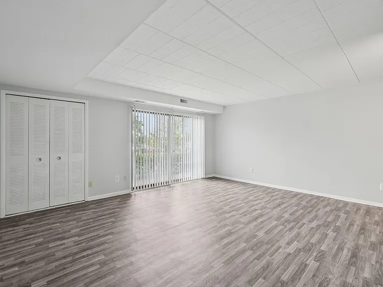 Palms East Apartments — Photo 22