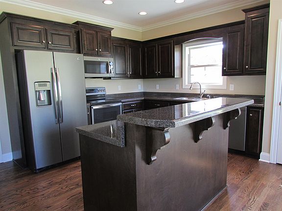 4th image of 209 Hunters Ridge Dr