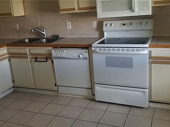 2nd image of 901 Joe Yenni Blvd APT B7