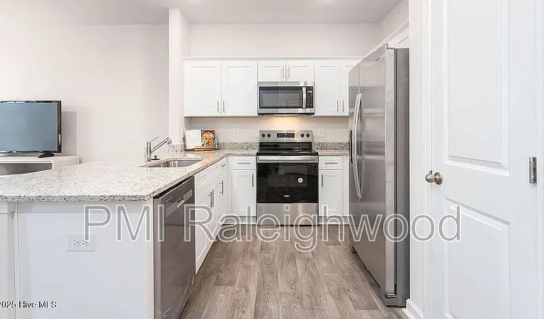 412 Cherry Laurel Dr — Photo 6