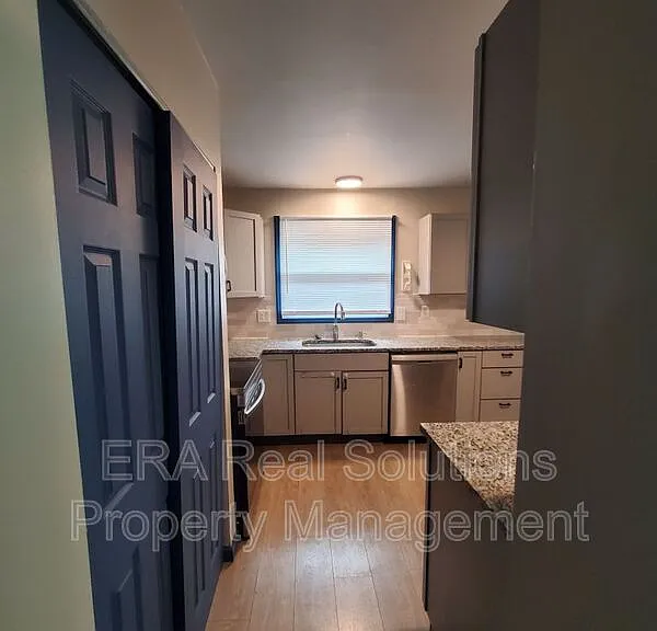 1038 14th Ave — Photo 17