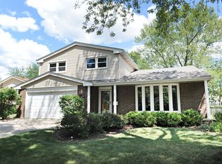 3021 N Wilshire Ln, Arlington Heights, IL 60004