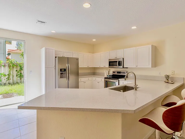 13513 Fountain View Blvd — Photo 5