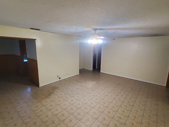 2nd image of 705 N Overlook Dr