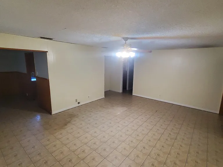 705 N Overlook Dr — Photo 2