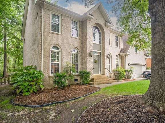 2nd image of 821 Loch Island Dr