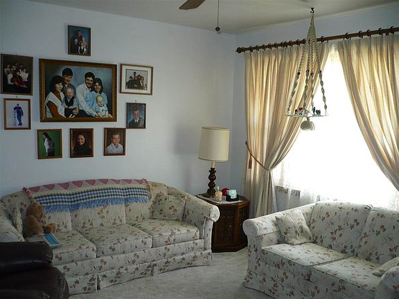 2nd image of 2009 Evans Ave
