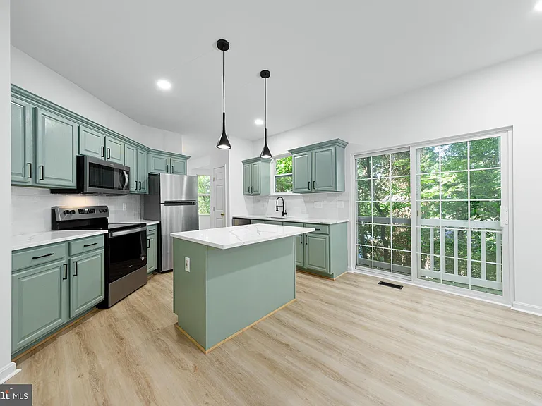 2032 S Langley St — Photo 5