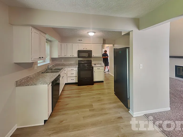 6907 Tartan Ct — Photo 3