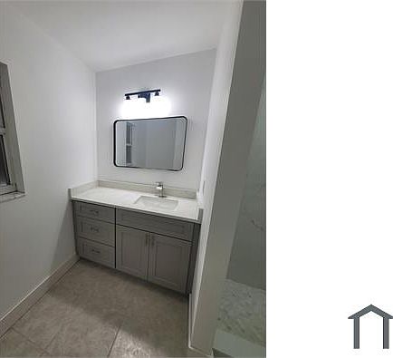 2nd image of 919 NE 15th Ln