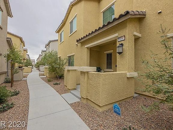 3rd image of 823 Estate Country Ave