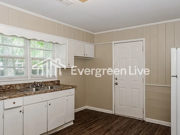 216 8th Ave SW — Photo 6
