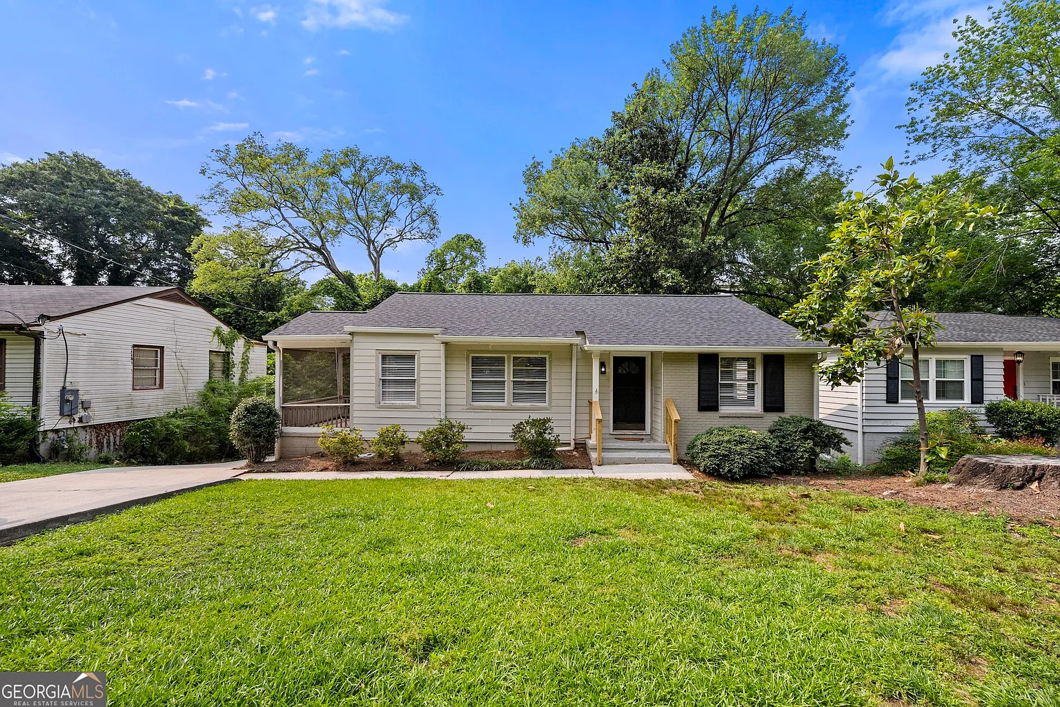 990 Lindridge Dr NE photo 1