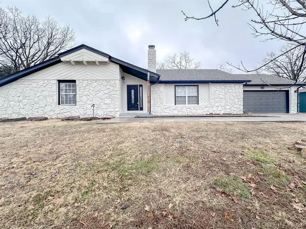 203 Fairway Cir, Sand Springs, OK 74063