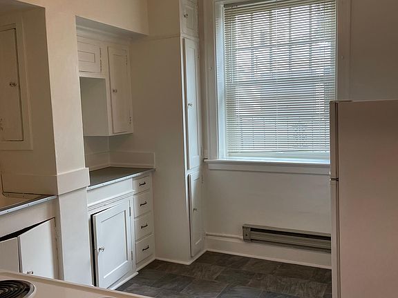 4th image of 25 W Highland Dr