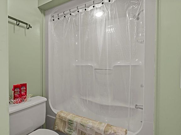 4th image of 701 Loran Pointe Cir