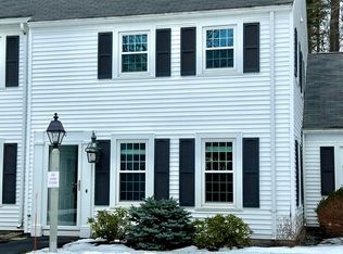 30 Colonial Vlg #30, Falmouth, ME 04105