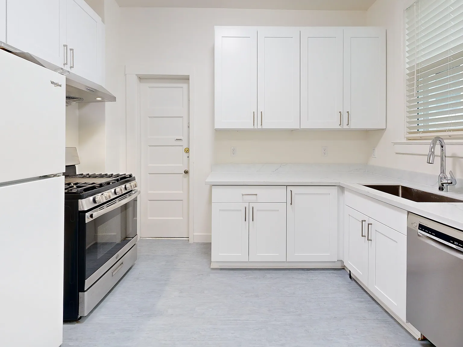 1200 square feet - 2 BR x 1 BA with parking option - Hardwood floors great light! — Photo 2
