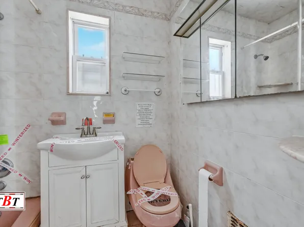 945 East 15th Street image 10 of 34