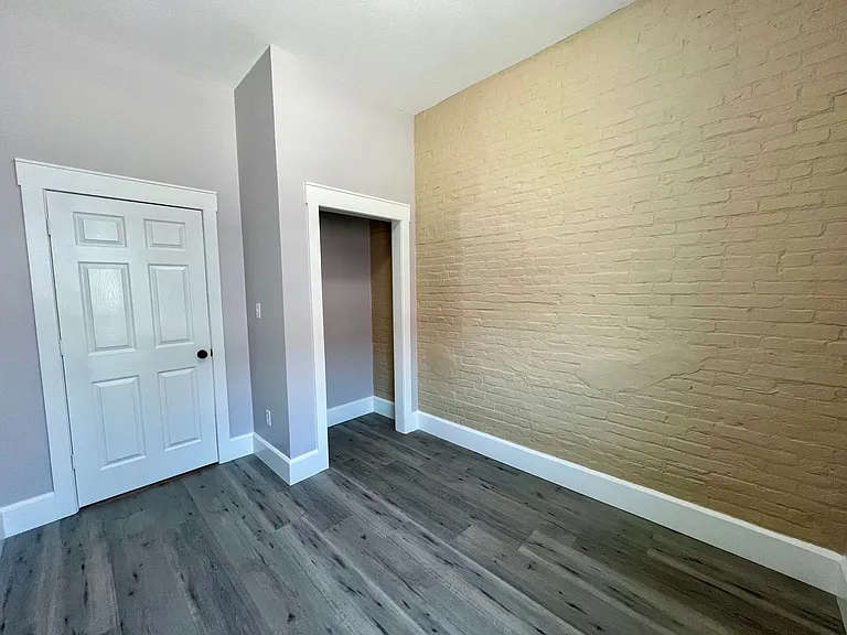 318 S Locust St #3 — Photo 8