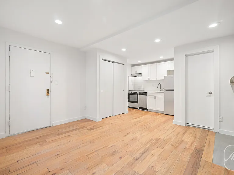 348 W 21st St #1F — Photo 6