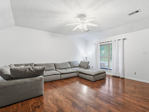3rd image of 44 Blair Dr
