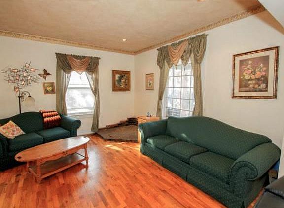 4th image of 1609 N River Blvd