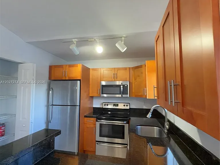 995 NE 34th Ave #201 — Photo 15