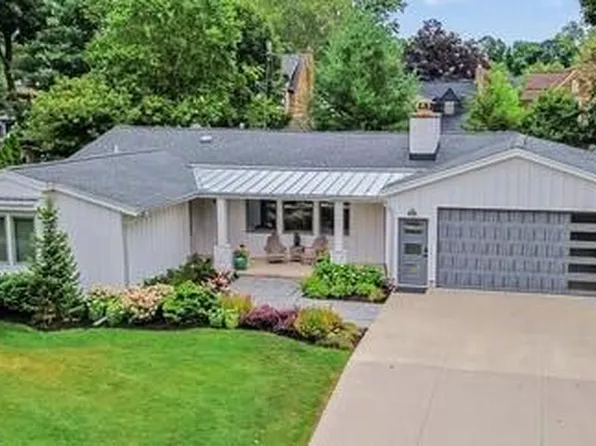 818 Iroquois Dr SE, Grand Rapids, MI 49506