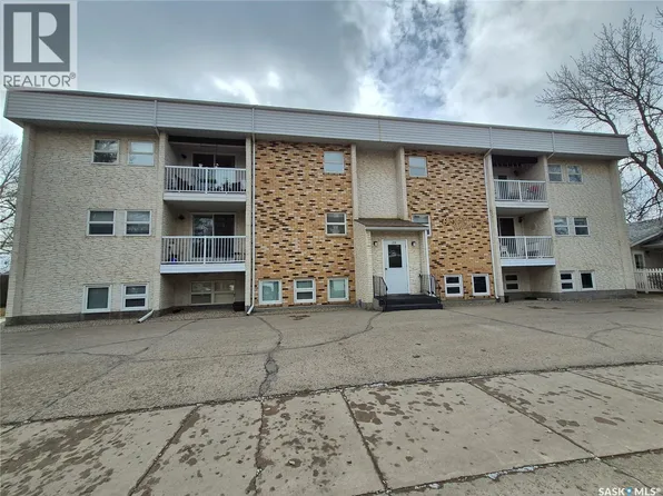 24 3rd St NE #228, Weyburn, SK S4H 0V9