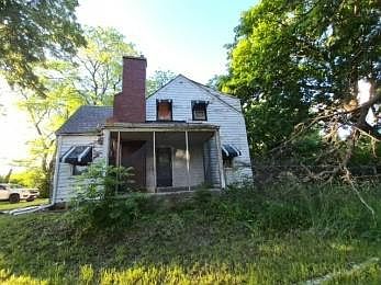 3rd image of 18251 Springfield Ave