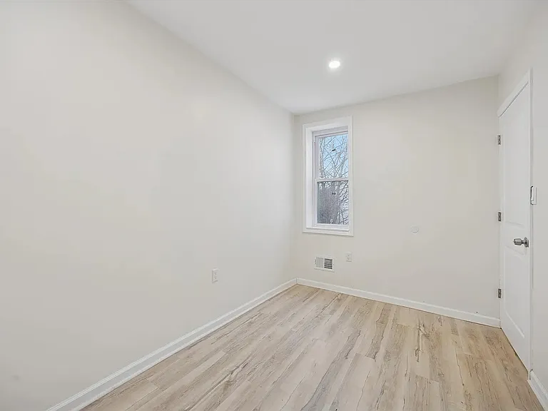 2615 Earp St — Photo 16