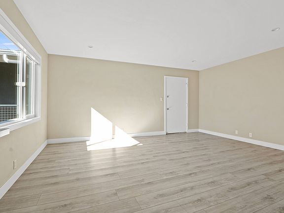 3rd image of 858-860 3rd St #10