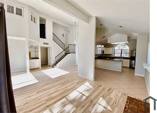 6 bed, 2200 sqft, $2,995 — Photo 1