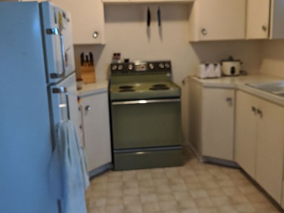 3rd image of 305 S 11th Ave #305