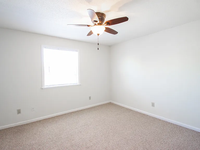 976 S Clarizz Blvd — Photo 11