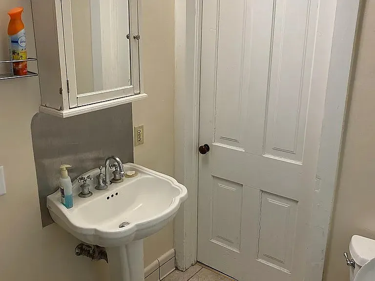 Charming 3-Bedroom Apartment in Madison's Tenney-Lapham Neighborhood — Photo 2