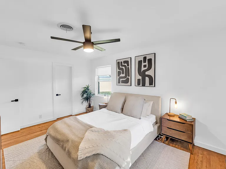 403 S Lois Ln — Photo 16