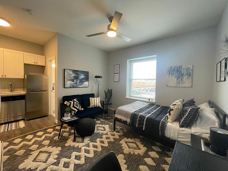 1st image of 5246 N Winthrop Ave #103