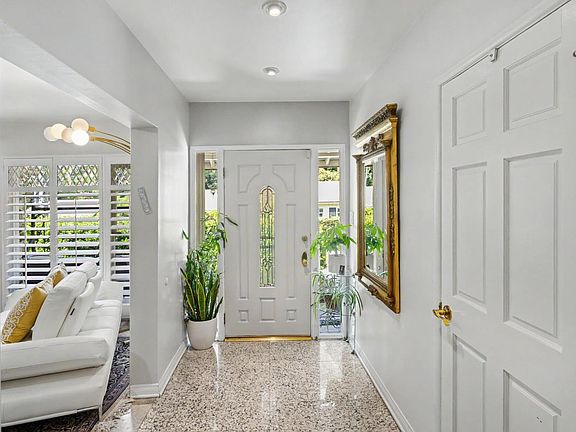 5th image of Roscomare Road
