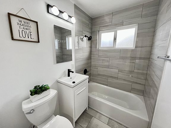 4th image of 644 Lincoln St #4