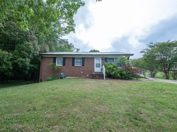 4361 N Old 52 Rd, Pinnacle, NC 27043
