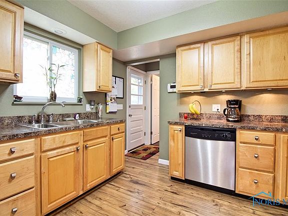 4th image of 5544 Winona Dr