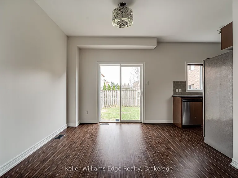 93 Glendarling Cres — Photo 11