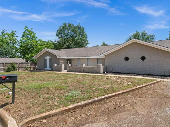105 Donniebrook St, Palestine, TX 75803