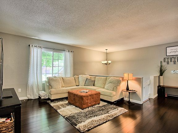 3rd image of 14 Ginger Lake Dr W