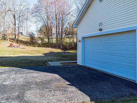 4th image of 234 Japonica Dr