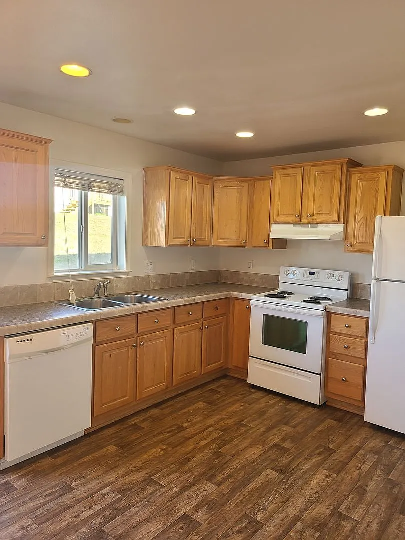 Watford City Townhomes — Photo 1