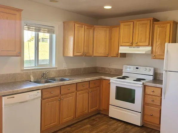 Watford City Townhomes, 2252 Enterprise Ln #B, Watford City, ND 58854