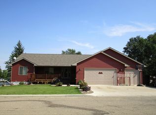 508 3rd St NW, Watford City, ND 58854
